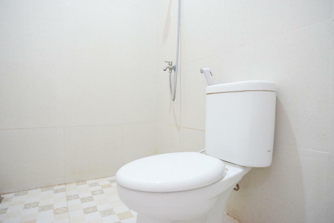 RedDoorz Plus Syariah near Stasiun Tegal 2 Exterior foto
